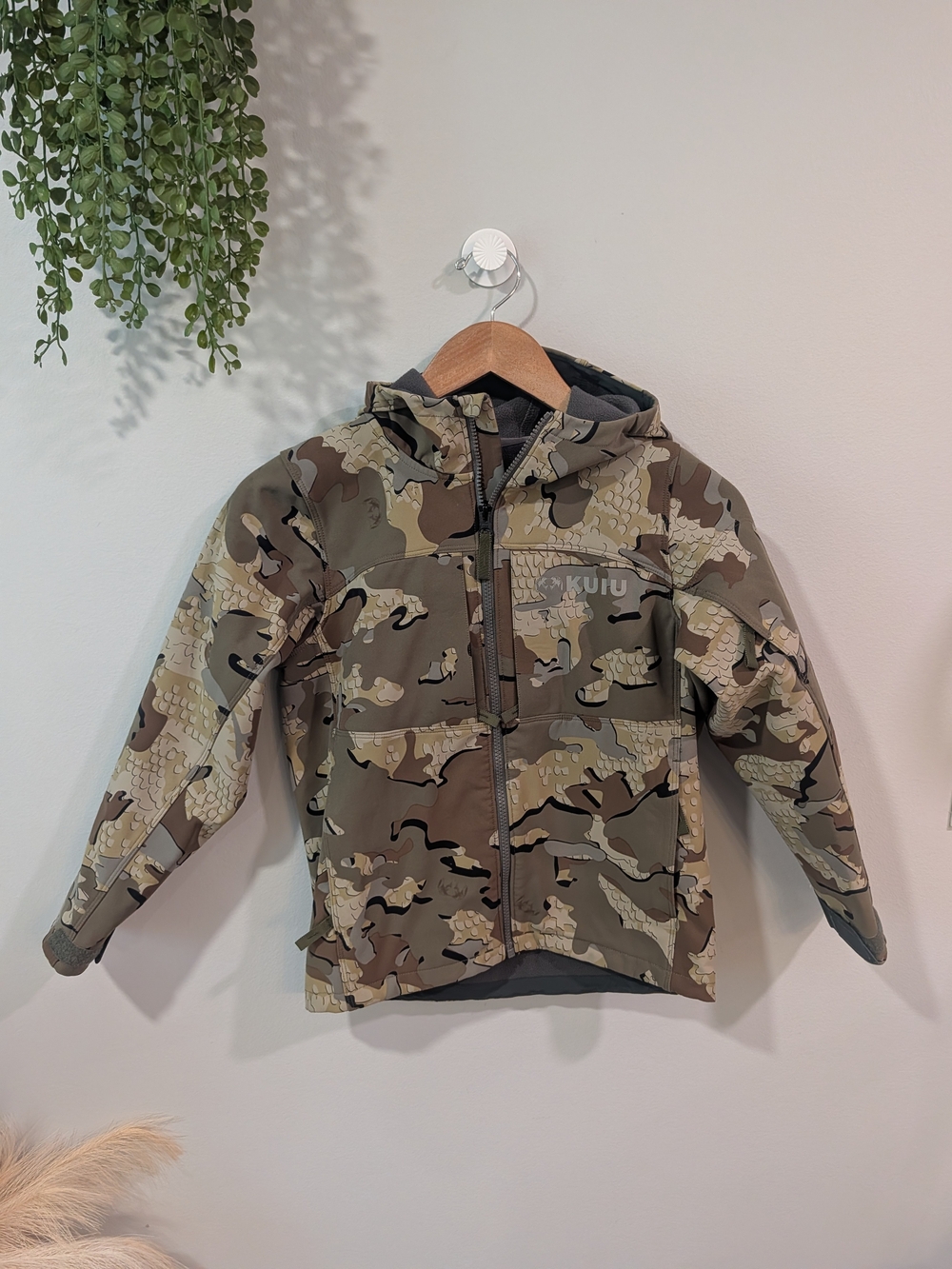 Kuiu Kids' Camo Hooded Jacket - Olive/Tan Size Small (7-8)